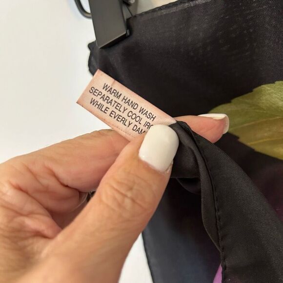 Italian Tropical Hibiscus pink Flower Black Square Scarf Made In Italy 30”X30 ar - Picture 6 of 9